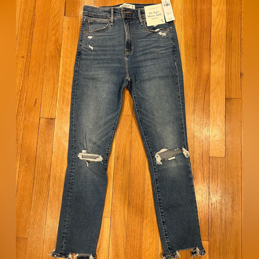 NWT! Abercrombie & Firch the super skinny ankle jean 28/6R